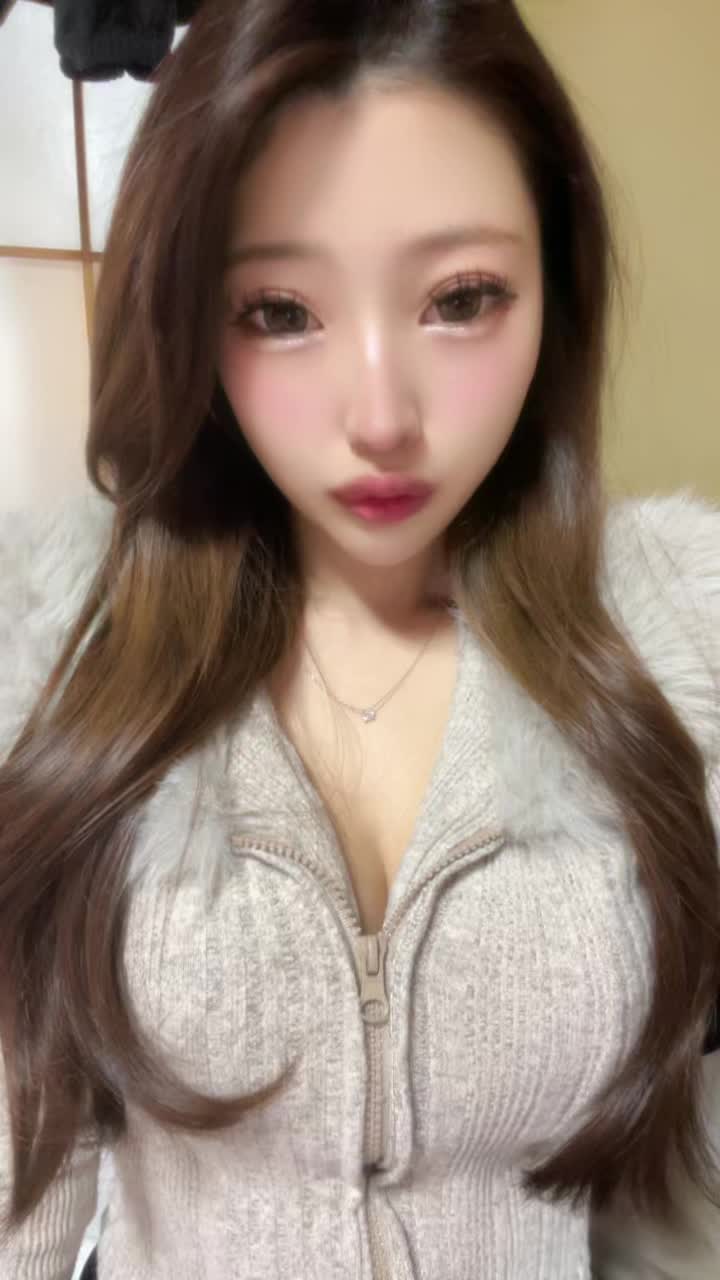 実家のストーブの前が定位置 新潟は寒いよね #おすすめにのりたい