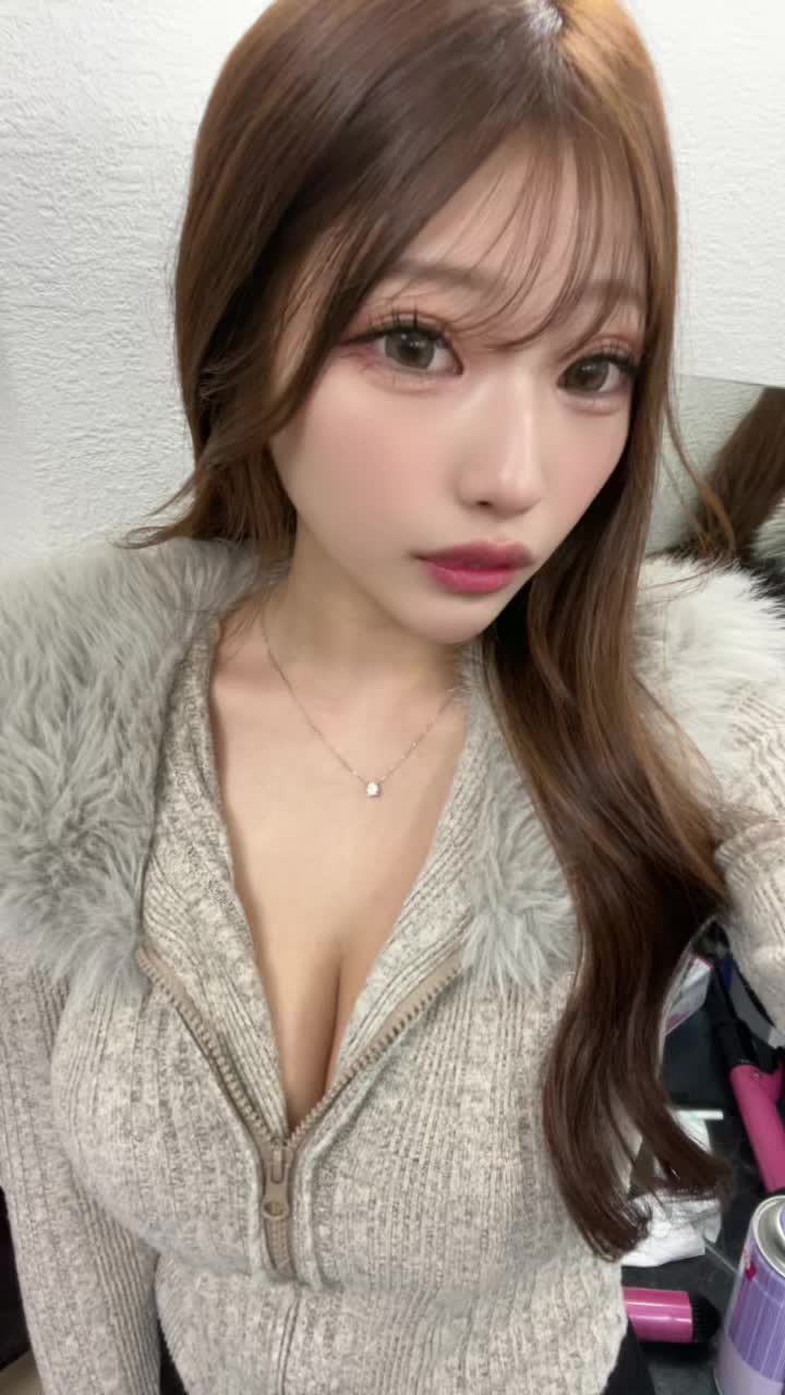 首が短いの本当にコンプレックス😭ストレートネックもやだ😭