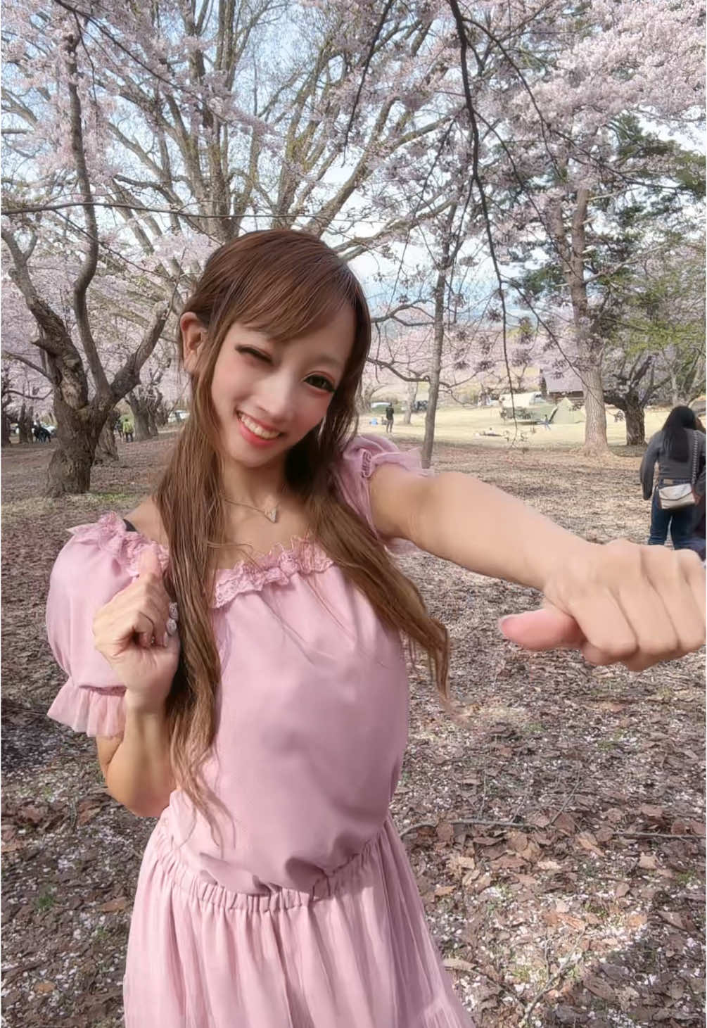 #青森 #桜 #gw 3年前ここでお花見キャンプした🏕🩷岩木山のふもと、無料でキャンプして良い場所だよ💓桜満開🌸