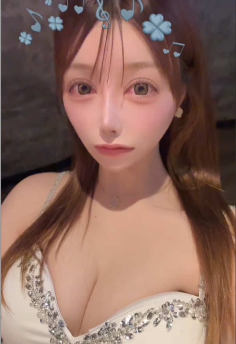 何系？って言われてなんだろ、、ってなってたけど、最近言われて一番しっくり来たのが儚い系か病弱系 次指名しようとしたら「アリスさん、、？そんな人元々うちにいませんけど、、？」って言われそうで、存在自体いなくなってしまいそうで怖い　byお客様 なんだそれ 毎日いるから来てくれ⸝⸝ᐢ.  ̫.ᐢ⸝⸝✌︎ #歌舞伎町 #歌舞伎町キャバ嬢