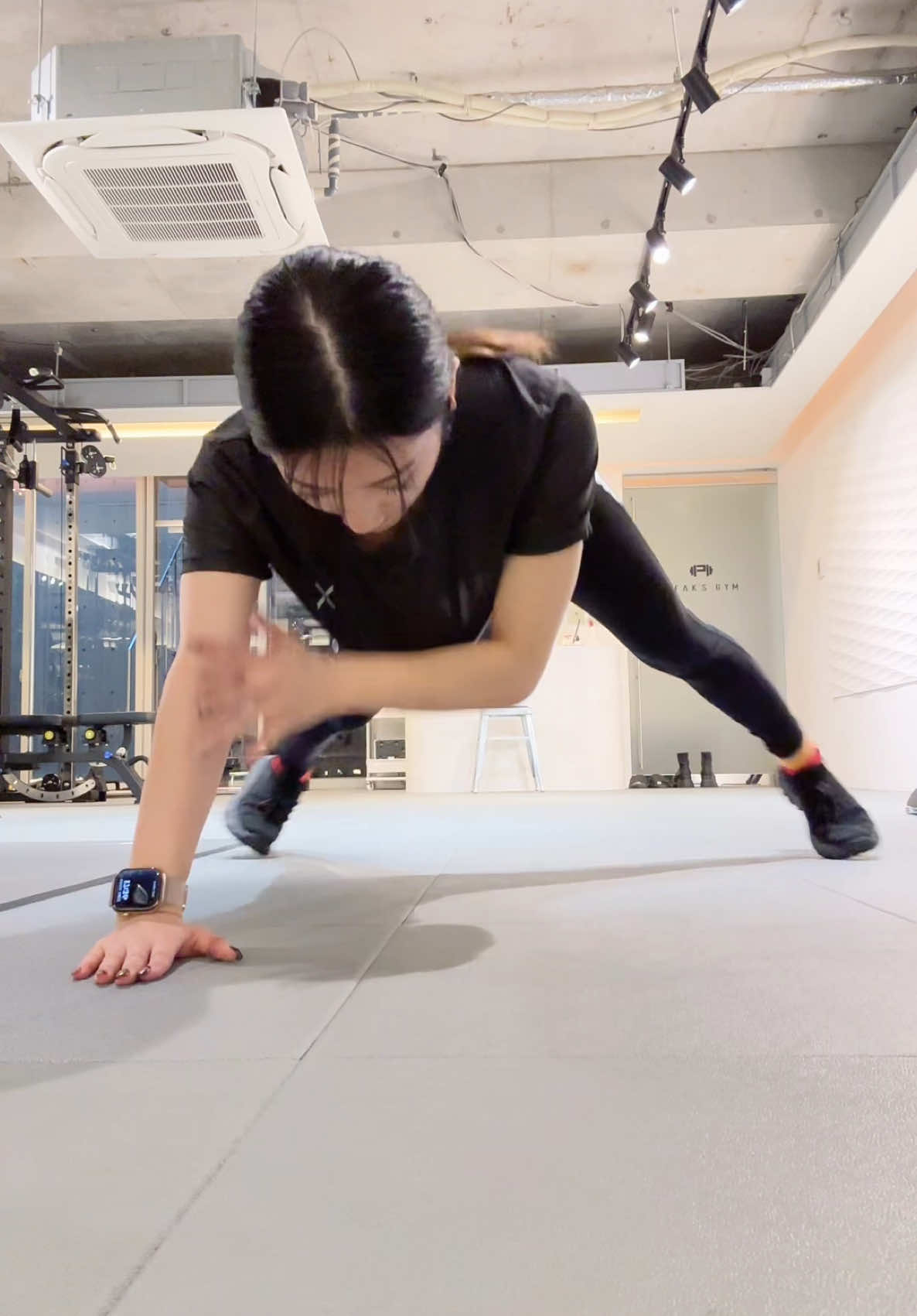 𝐭𝐚𝐤𝐞12にして成功🫠 手と足バラバラに動かすのがもはや脳トレでした🤣🤣🤣 #筋トレ女子#パーソナルトレーナー#fypp #fypシ #おすすめ #peaksgym #消防士の訓練 #消防士