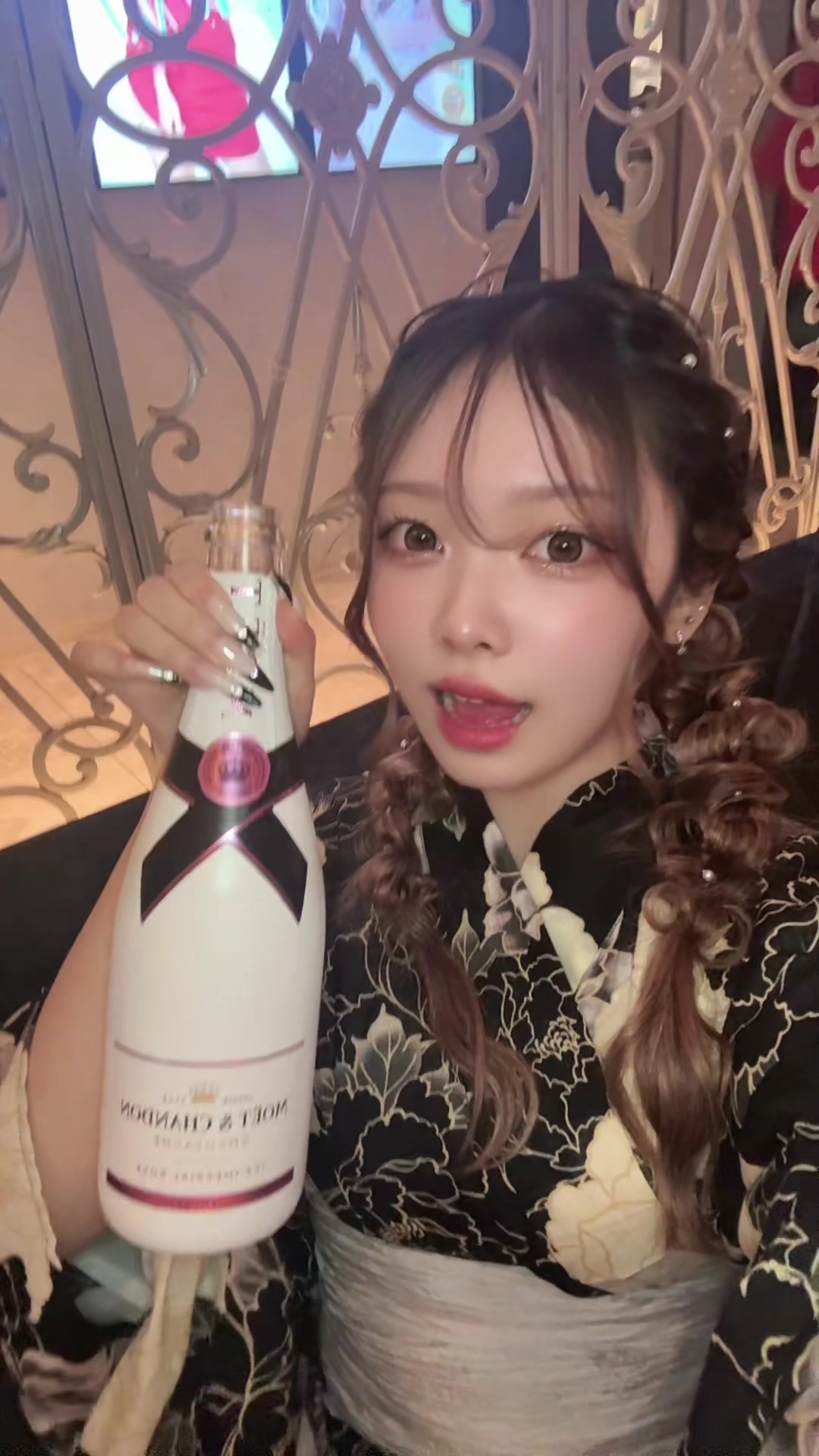 浴衣イベ楽しかった〜てことで撮ってたら周りの茶々で笑っちゃってるやつ😹