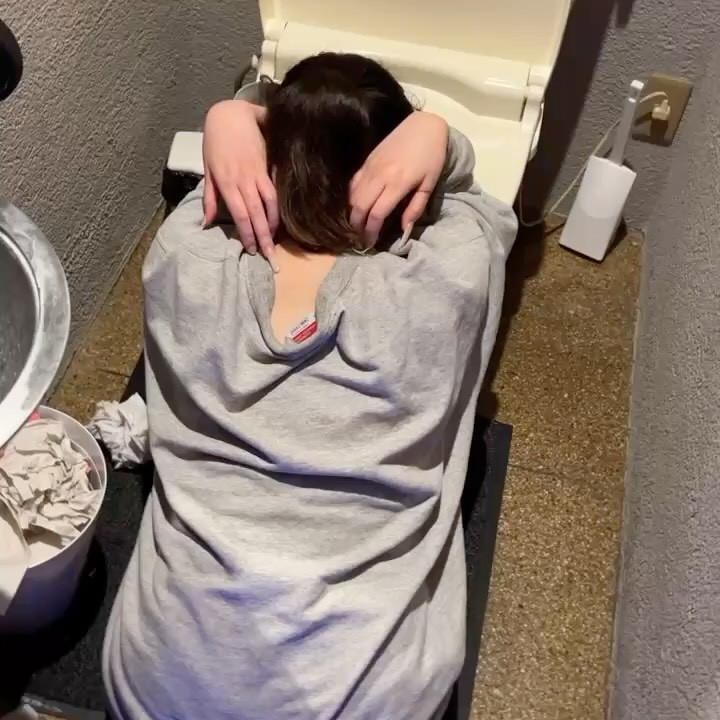 ニカメルトダウン集
今までで1番ヤバかったのは気づいたら東京駅のトイレで警備員7人くらいに囲まれててカバンも財布も家の鍵もスマホも終電も何もかも無かった時です。ちゃんと保護されて生き延びました。