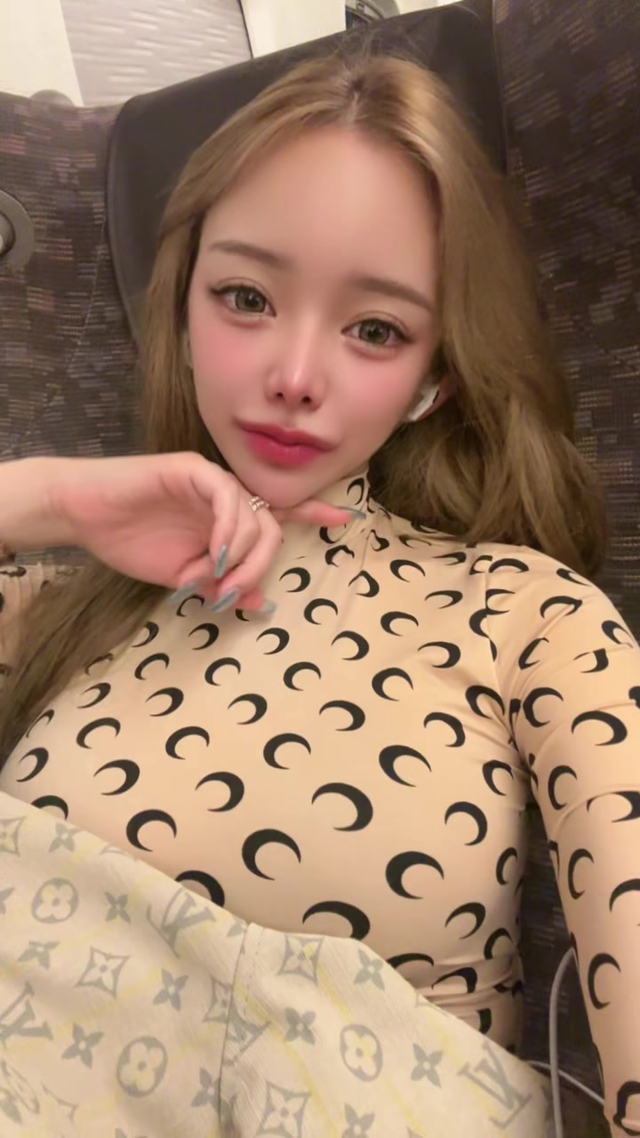 新幹線はすっぴんボサ子