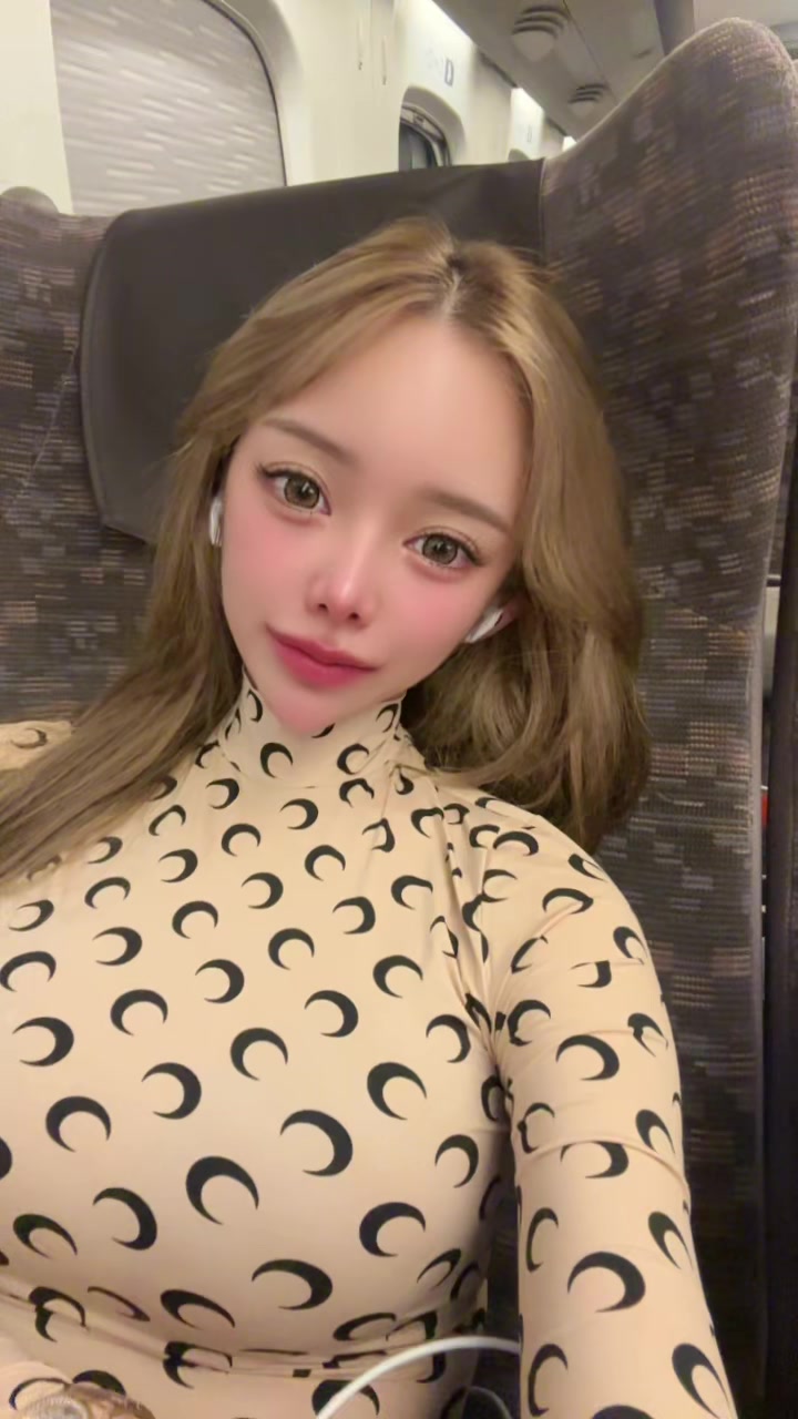 怖いお兄さん寝てたのに TikTok撮ってたら起きてて気まずい