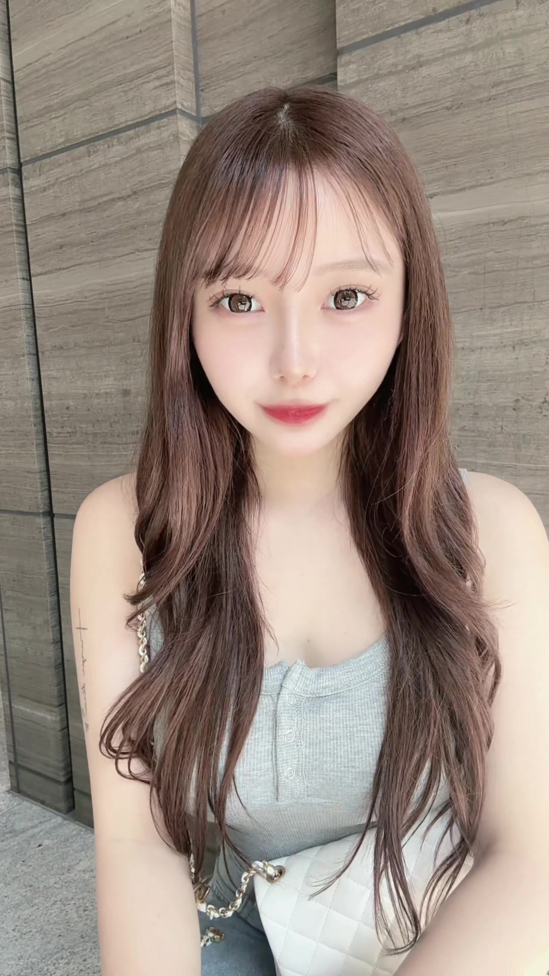 頑張って前髪伸ばしてるんだけどパッツンかこっちどっちがいいかなあ