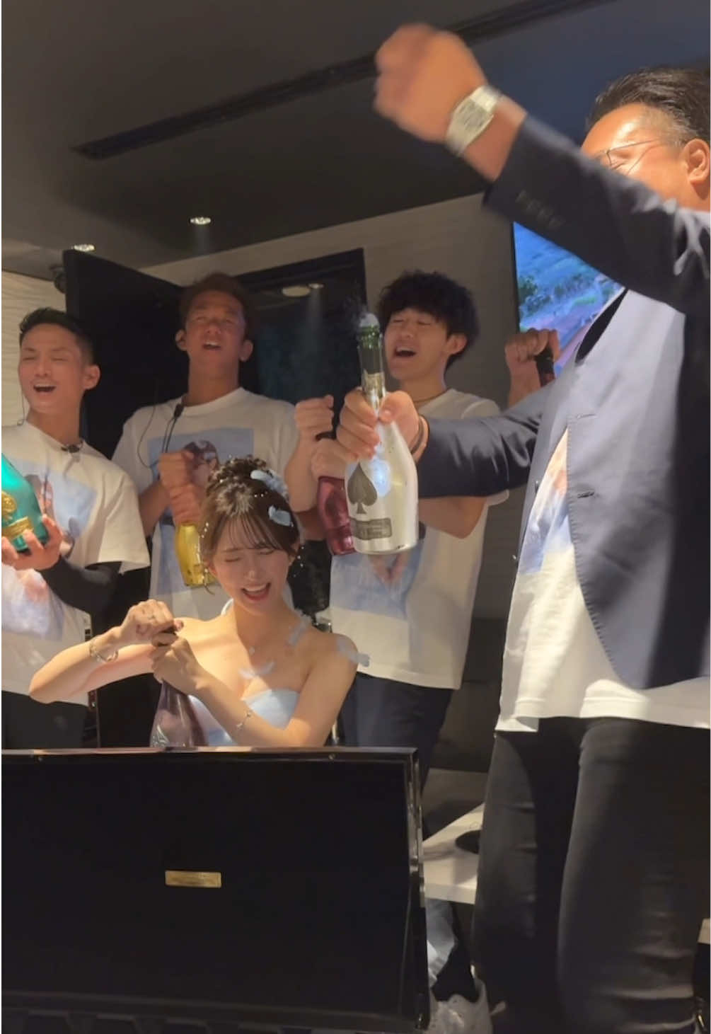 サプライズ続きのアタッシュケースたち😱😱😱😱 #エースグループ #キャバ嬢 #バースデー #密着