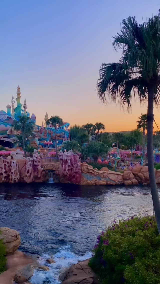 この時期のこの時間帯のディズニーが1番好き💖💖
夏終わらないで🌴🌺💦