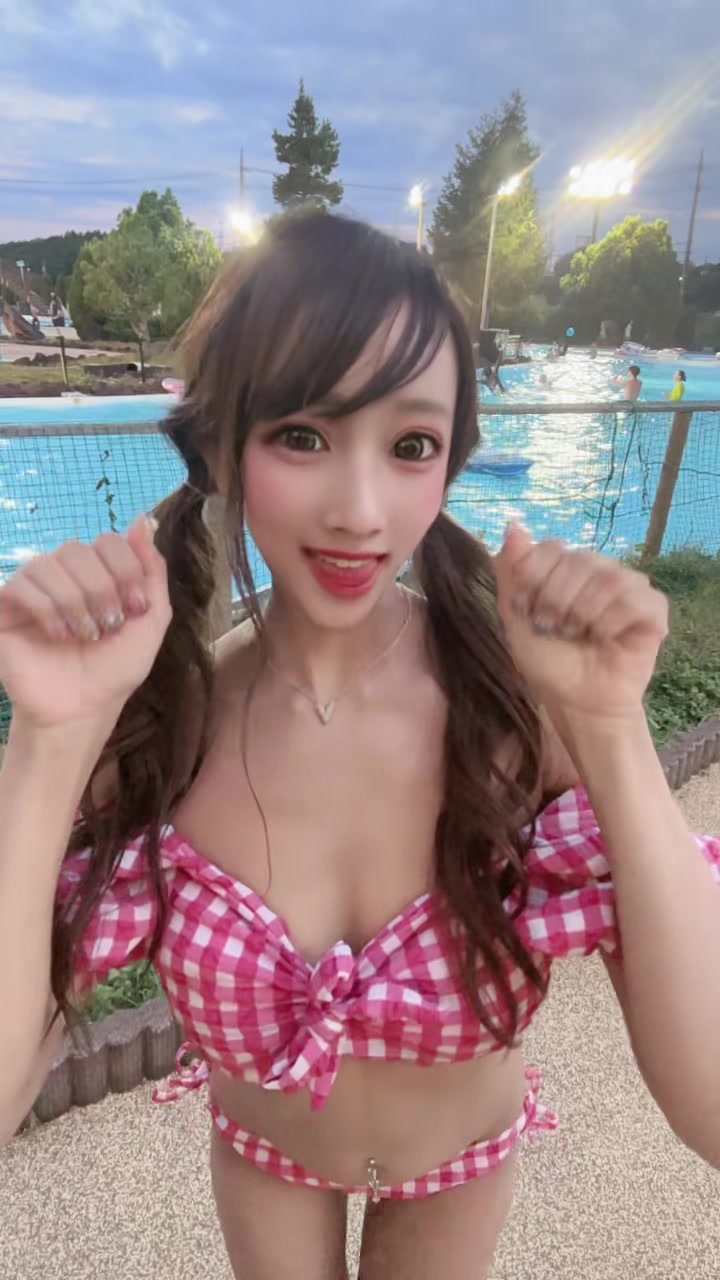 海とプールどっちが好き？🤍#プール #水着 #ナイトプール