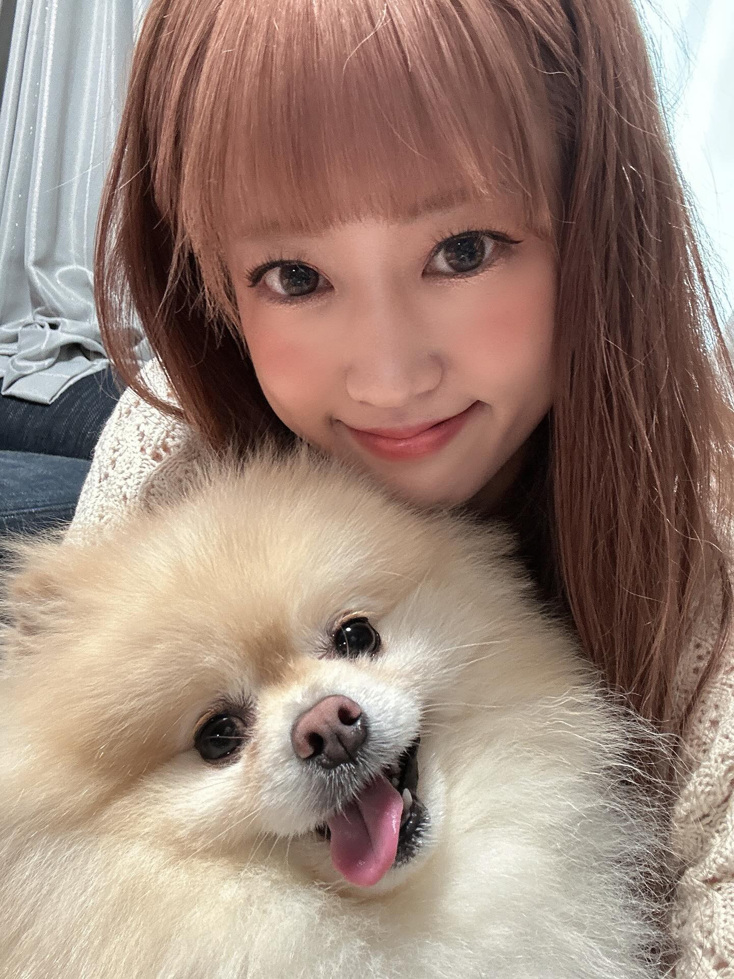 お家でまったりワンちゃんTime⏱
少し時間あるときにたわむれて癒されてる☺️
どっちが犬か分からないって言われたんだけど、
分かるよね?ね?🐶
愛犬のコタくんです🐈⬛☀️
#キャバ嬢 #キャバクラ #埼玉キャバ嬢 #さいたま市キャバクラ #大宮 #大宮キャバ嬢 #大宮キャバクラ 
#ポメラニアン #愛犬