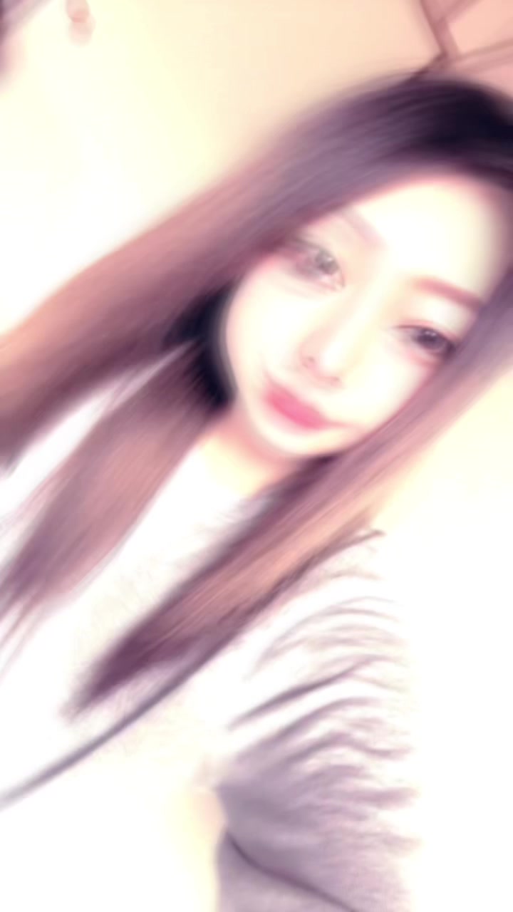 カラコンつけてないと幼い言われる泣きすぎて目🐌 愛してくれたら誰でもいいよ