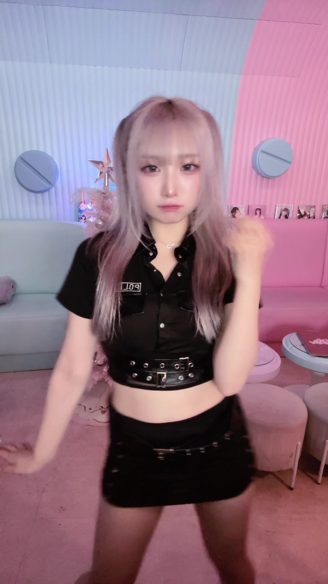 ポリスです👮🏻🚓🚨 #おすすめ #fyp #派手髪 #アイドル #コスプレ