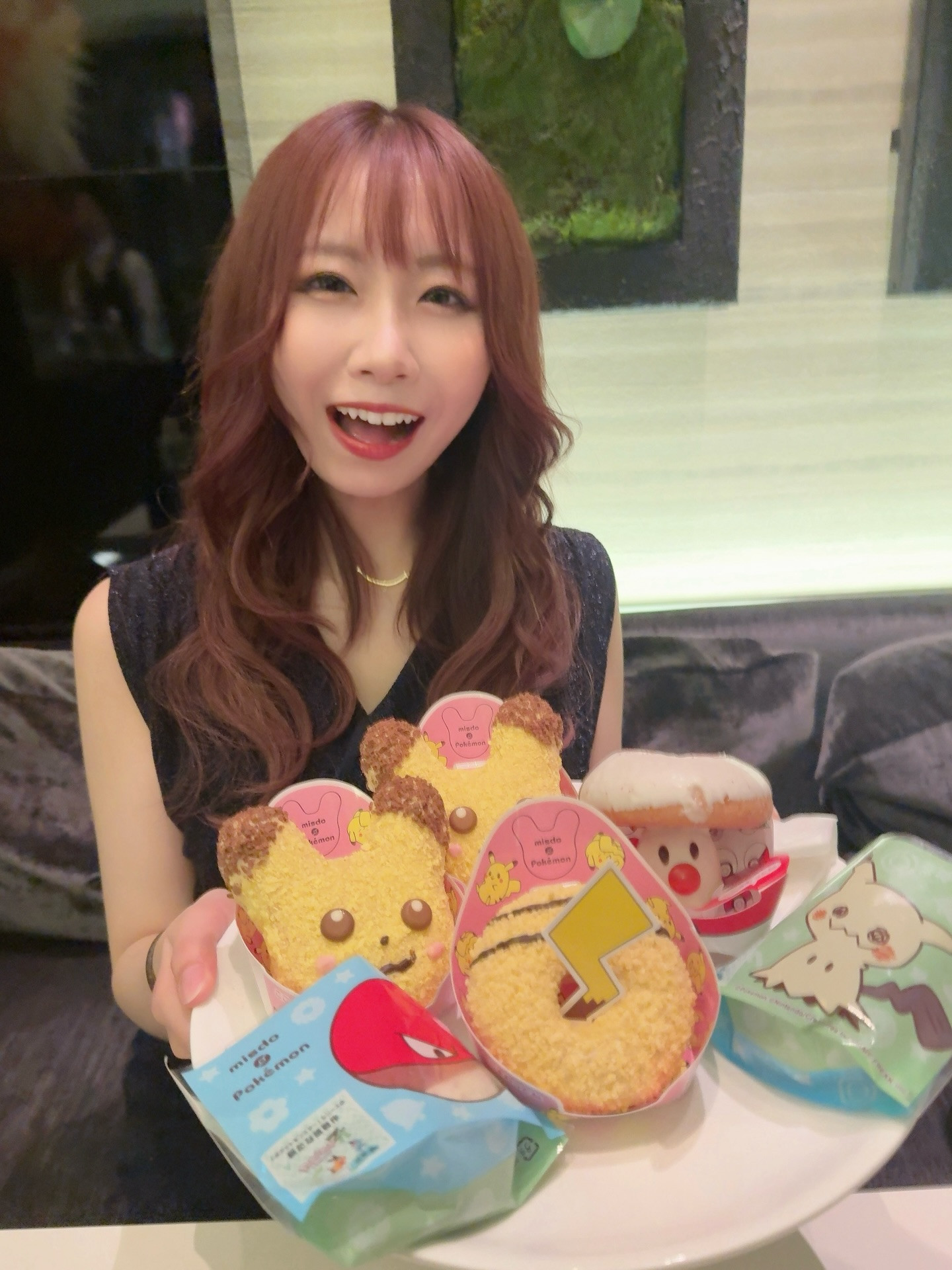 さよなら11月

こんにちは12月

一緒に忘年会しようね⊂( ᴖ ̫ᴖ )⊃♩
　

写真はあんさんが用意してくれた

ポケモンドーナツとオデ⊂( ᴖ ̫ᴖ )⊃♩
　
　

╭━━━━━━━━━━━━━━━━━━━━╮

　北海道ススキノで働いてます🌟

　OVER LOUNGE CLUB
　（オーバーラウンジクラブ）
　📍中央区南６条西４丁目 第21桂和ビル 5F
　
　インスタ指名嬉しいです₍^> ̫ <^₎
　会いたいと思ってくれたらDMください🌟

╰━━━━━━━━━━━━━━━━━━━━╯