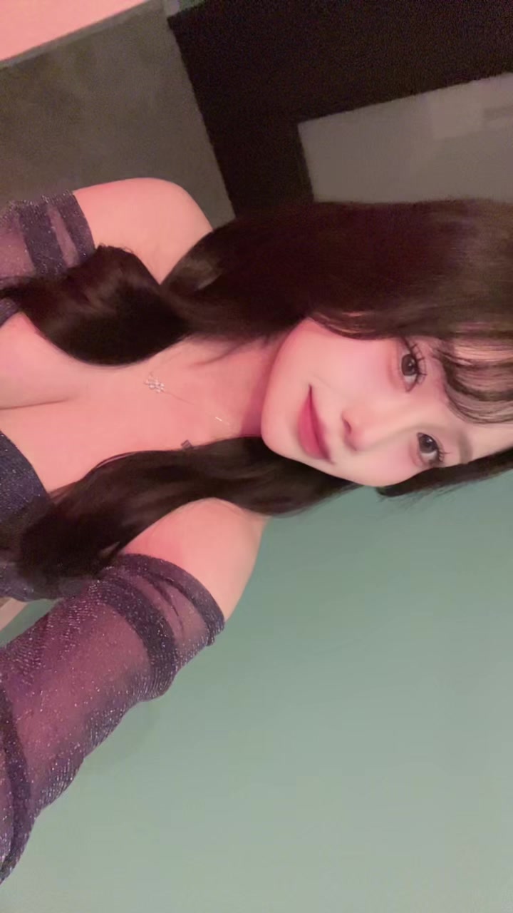 写真撮ろうとしたら毎日動画なる🙄真顔から切り替えすごすぎﾊﾊﾊ#長野 #ラウンジ #ラウンジ嬢 #キャバ嬢 #おすすめにのりたい