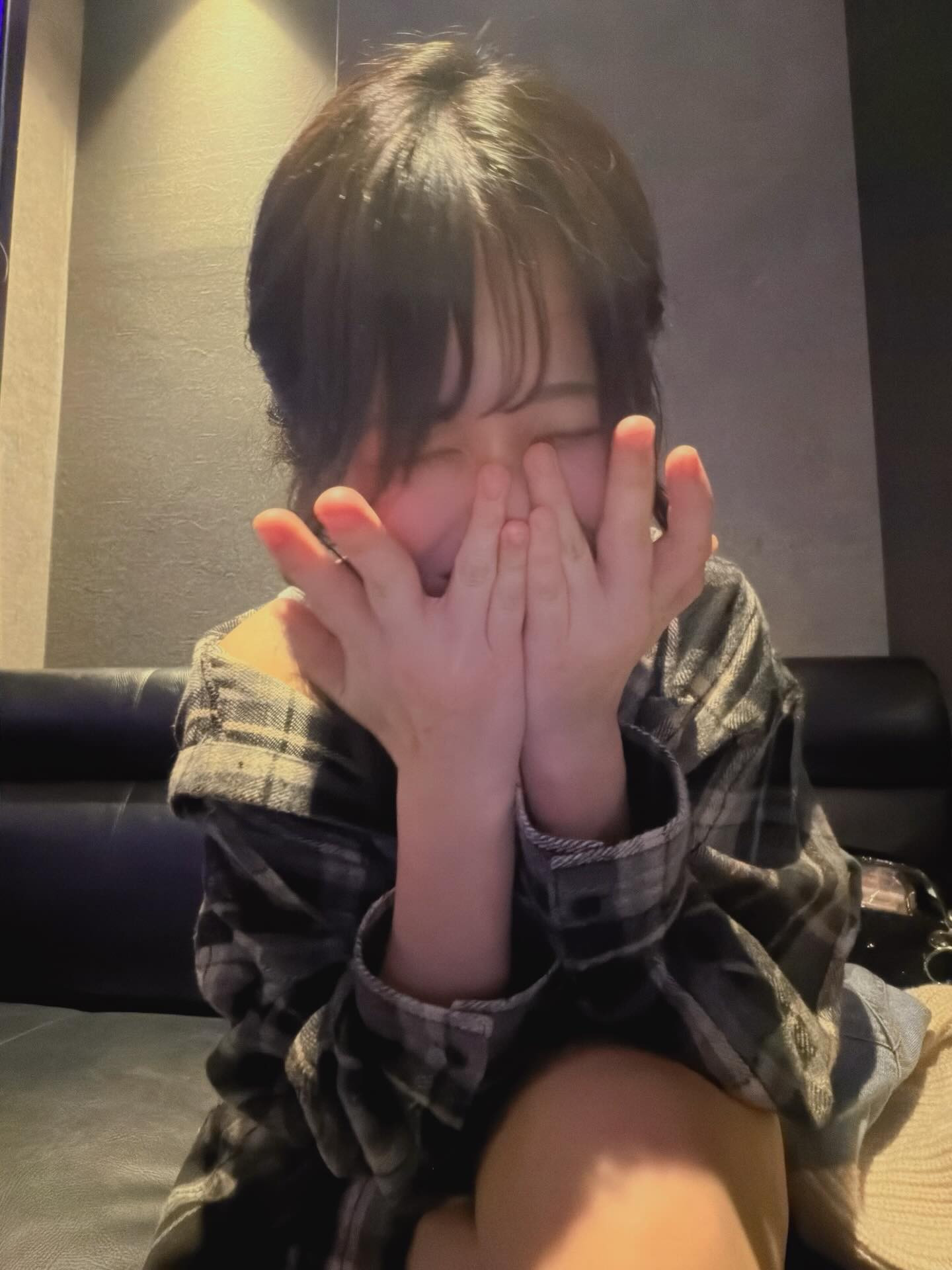 普段笑ってるけど、1人になると死んだ顔してます🥸🫩