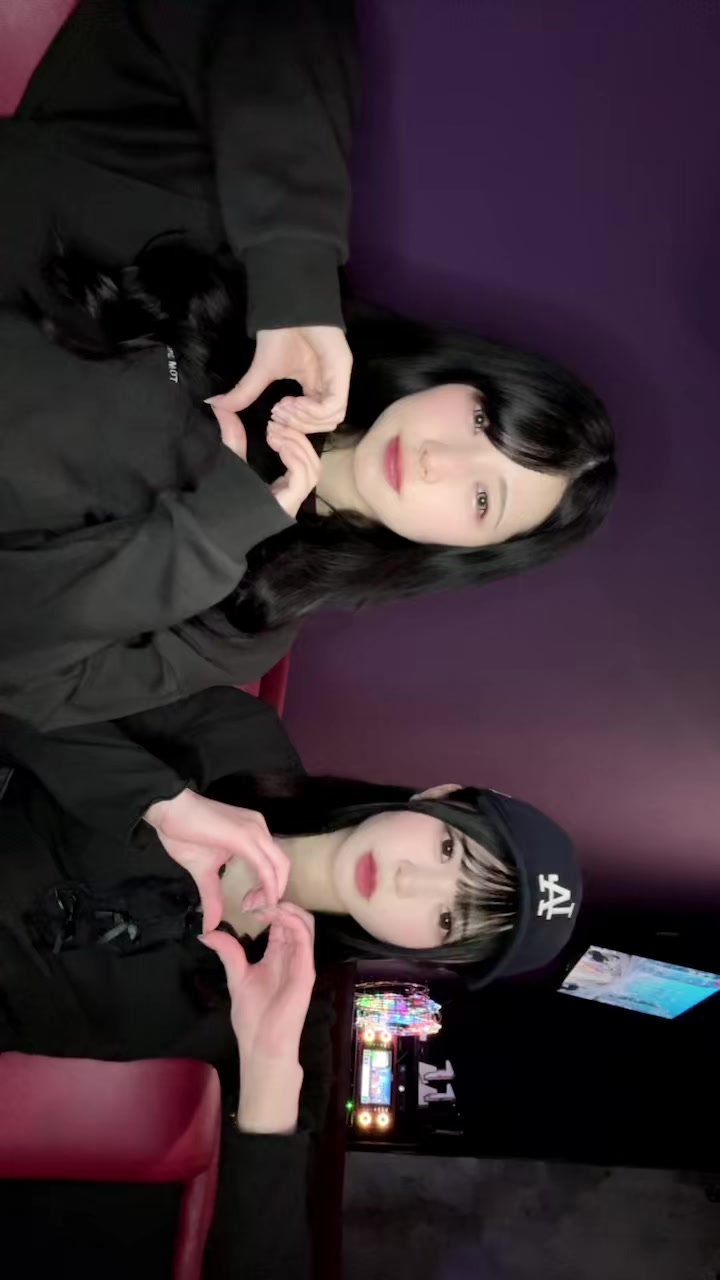 girls&matching bar parler. ホットニュース 234650