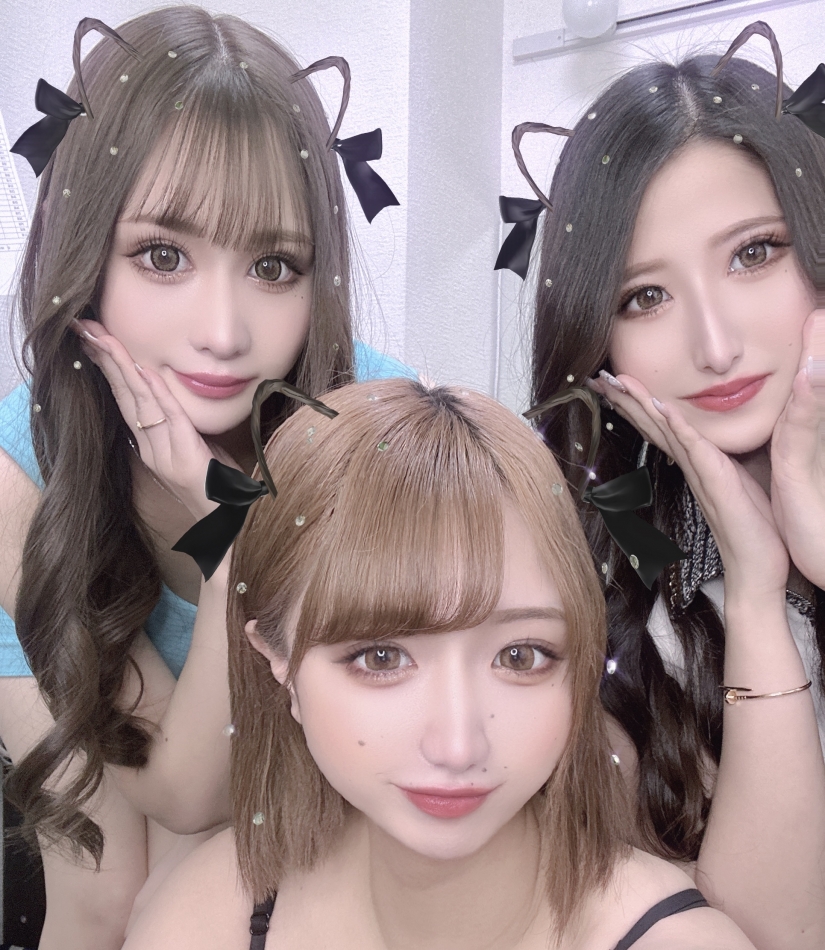 巻き髪ロングにかこまれて🐈‍⬛🌙