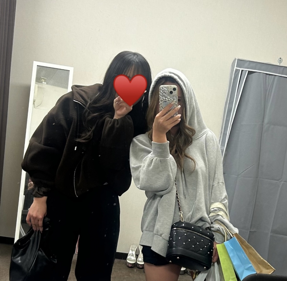 👩🏼‍❤️‍👩🏼Ὂ D;