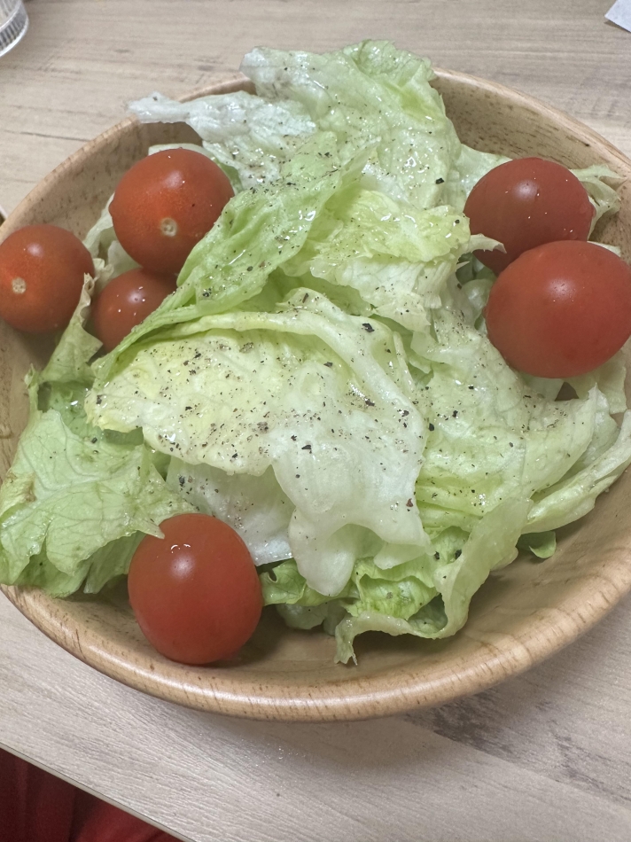 ちいおすすめのサラダ食べた