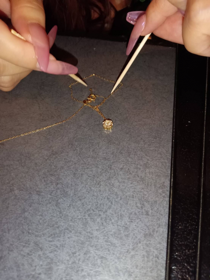 ネックレスのお医者様