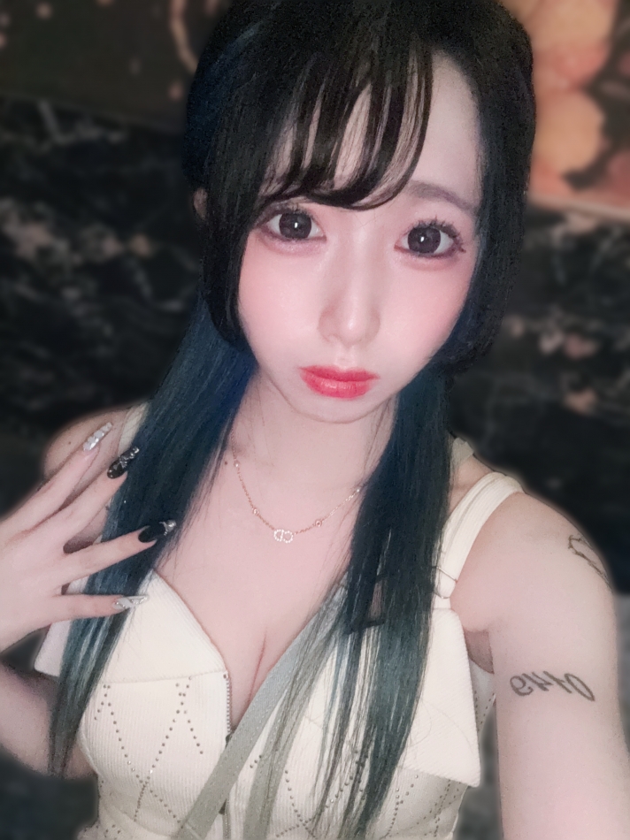 髪色変わりました💙出勤！⭐️