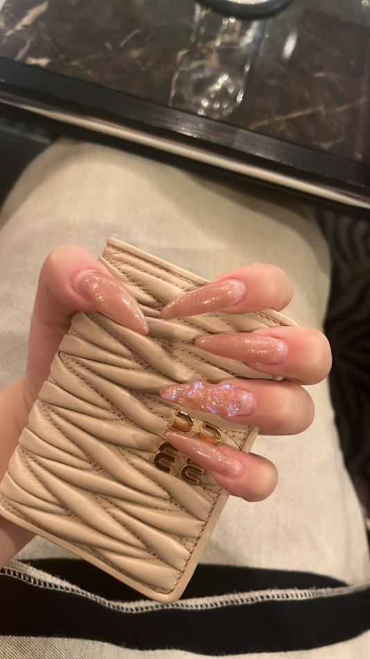 次のネイル何にしよう💭