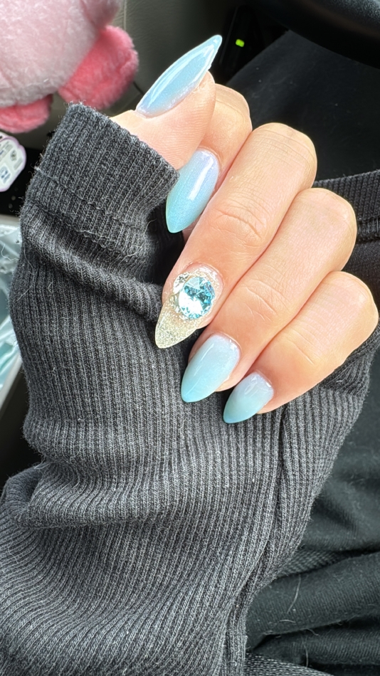 爪かわいいから絶対みて