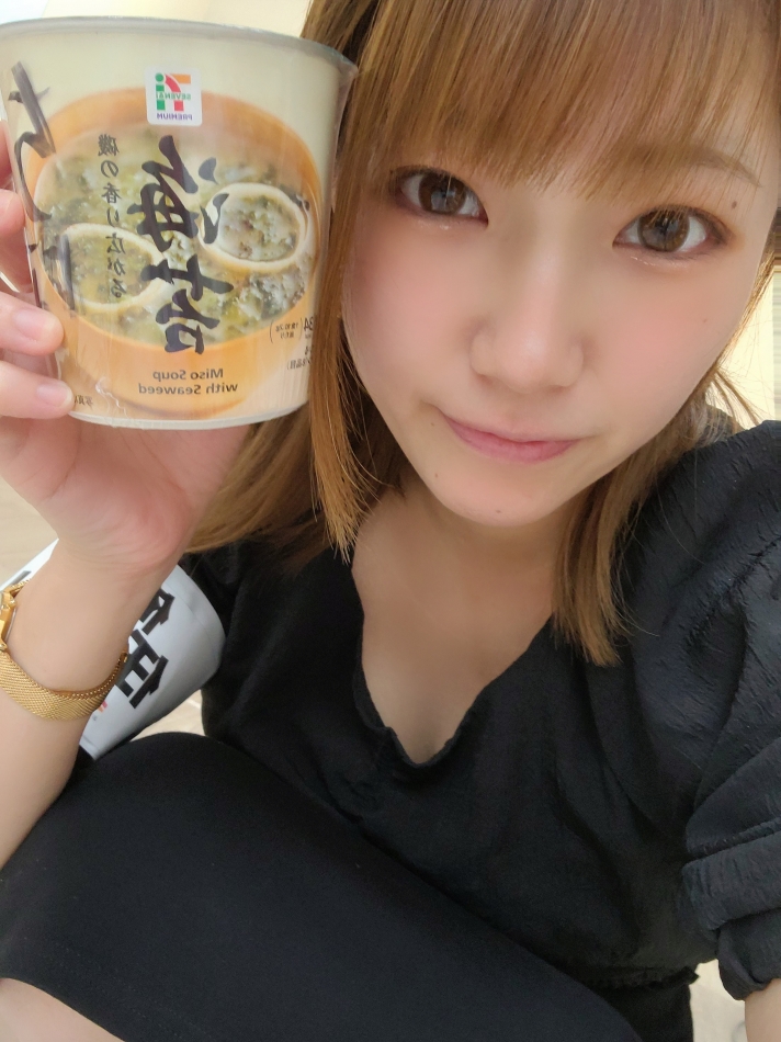 お味噌汁飲む🥣