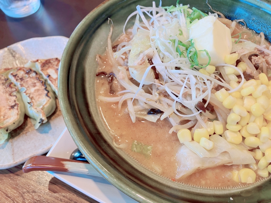 お父さんと代車取りに行ってラーメン食べた🍜
