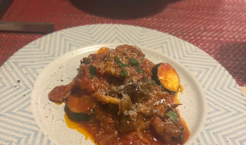 牛すじトマト煮込み