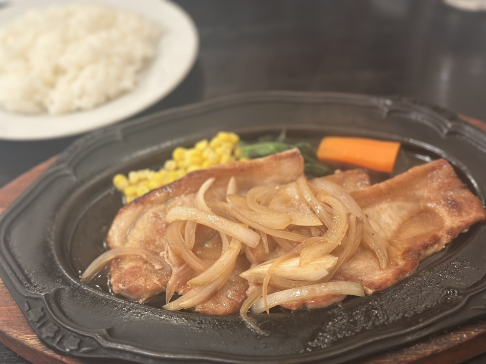 👨🏻‍🍳🍴*。