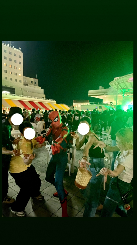 祭りにスパイダーマン？！