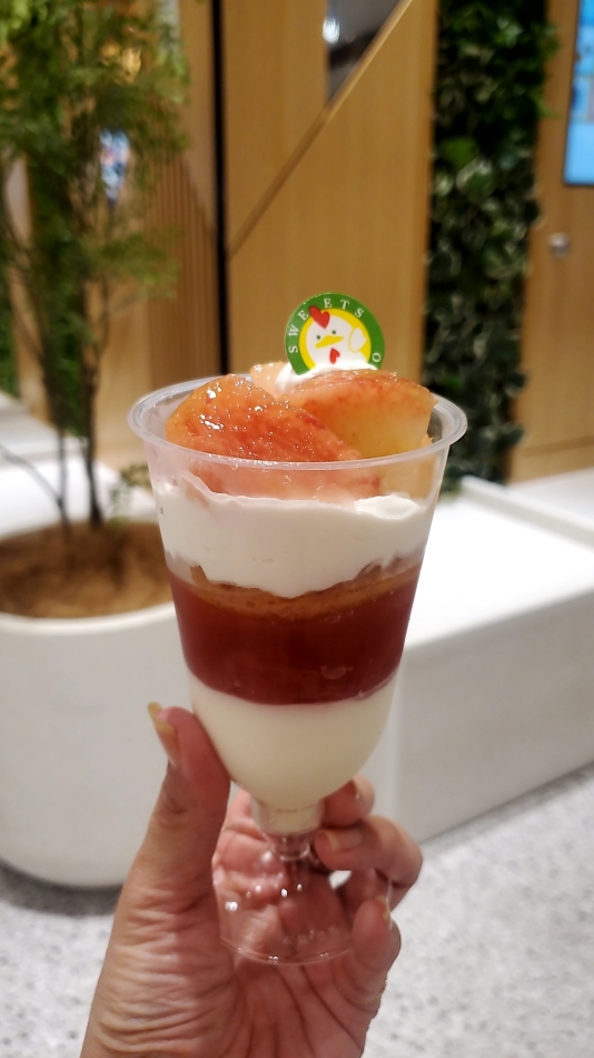 桃のパフェ