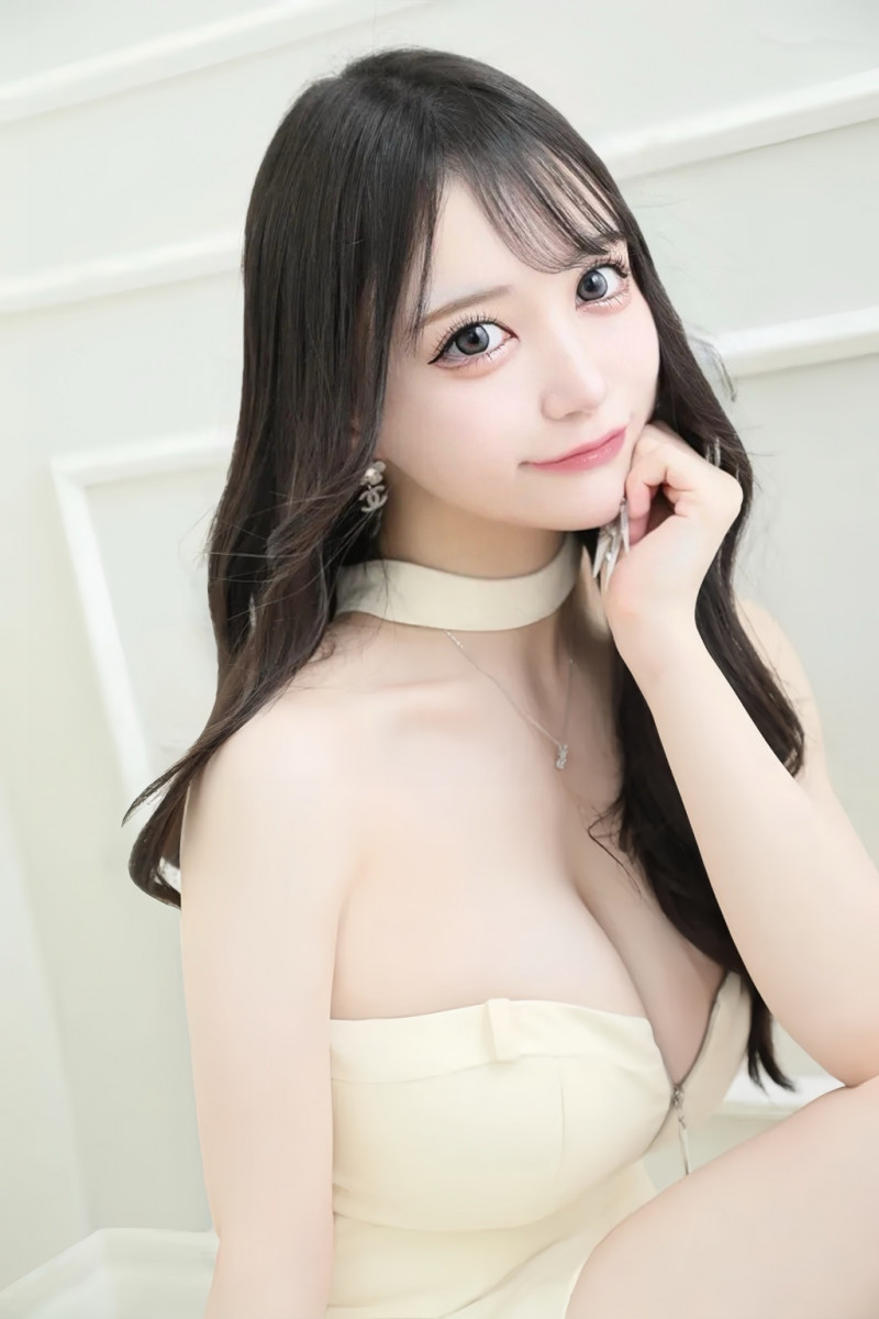 白雪える