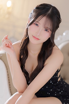 鈴璃まゆ