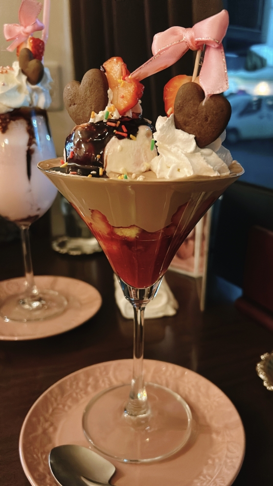 夜パフェ🍓🍨