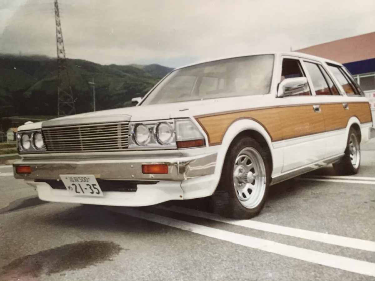 二台目 Ｙ30グロリアワゴン  角ばった...