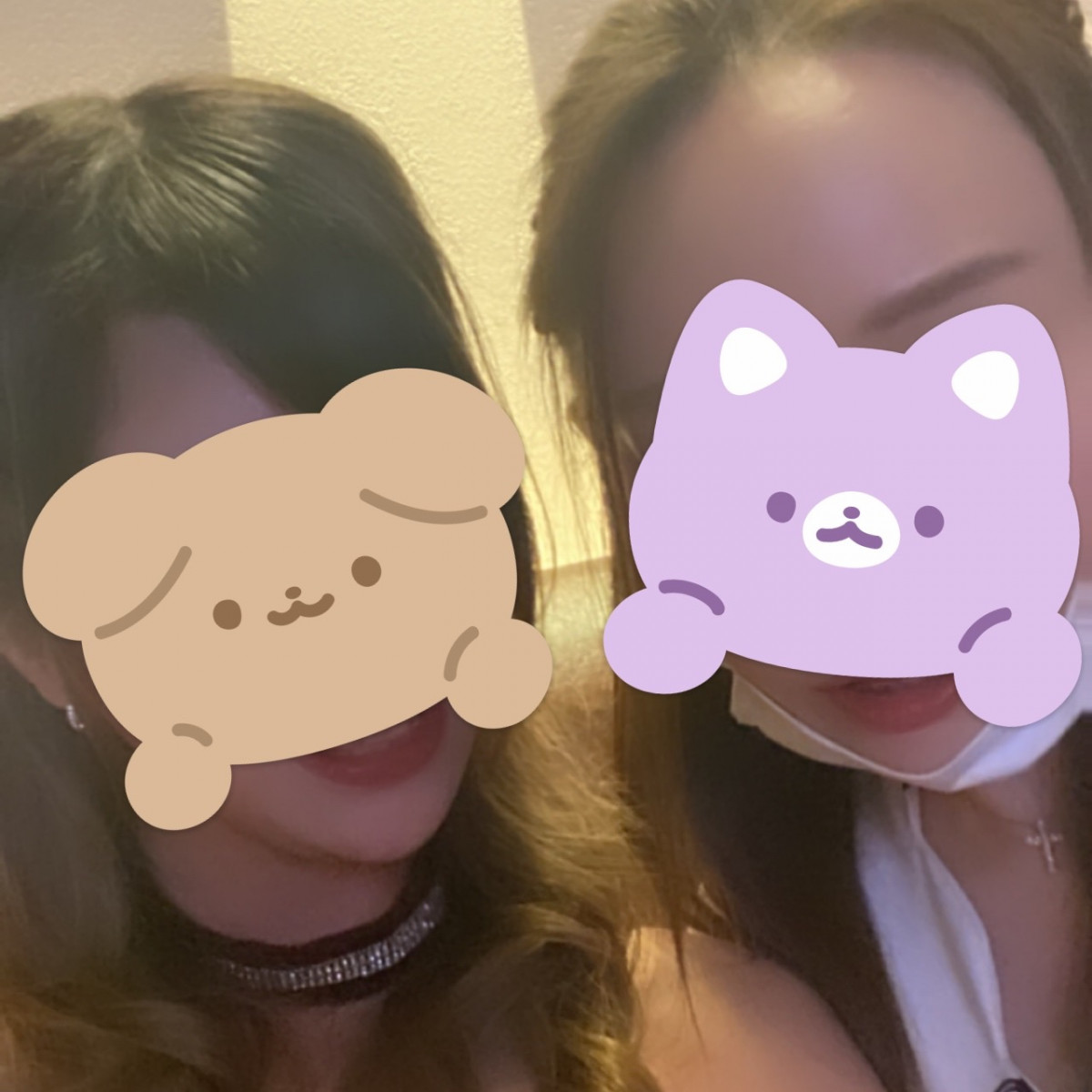 👩🏻‍❤️‍👩🏻