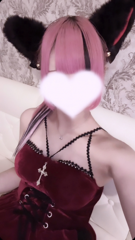 今日ポニテした^>𐋣<^