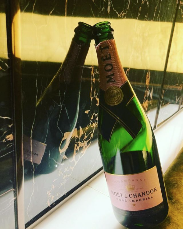 Emperor's Lounge ホットニュース 26277