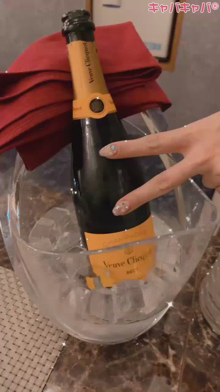 🥂✨