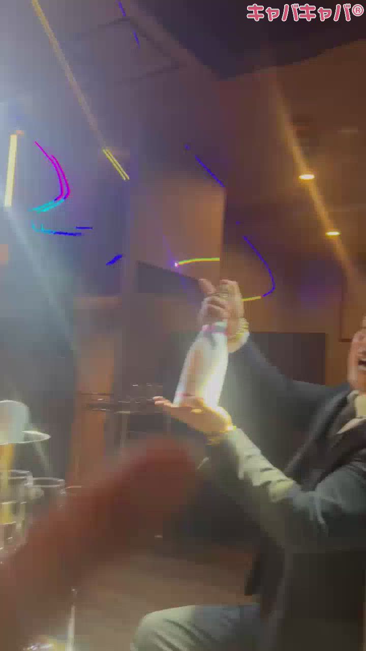🍾