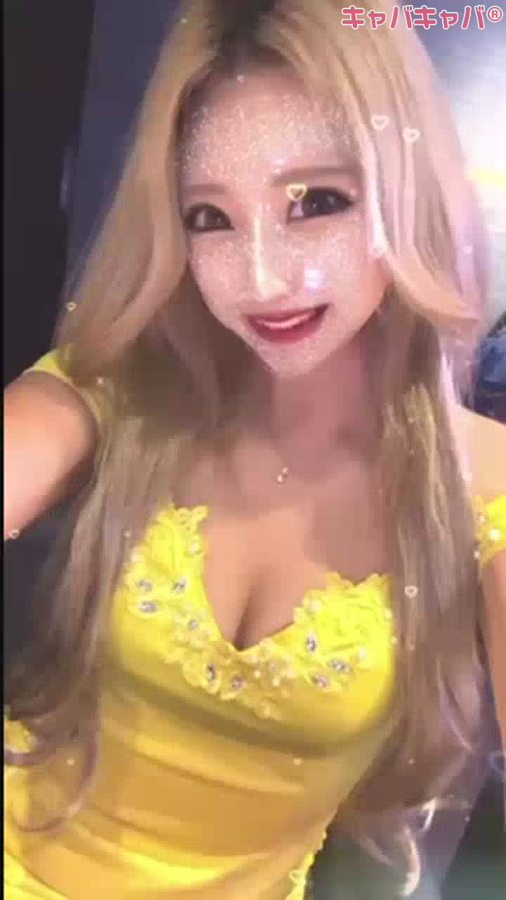 👱🏼‍♀️🤟🏾💖