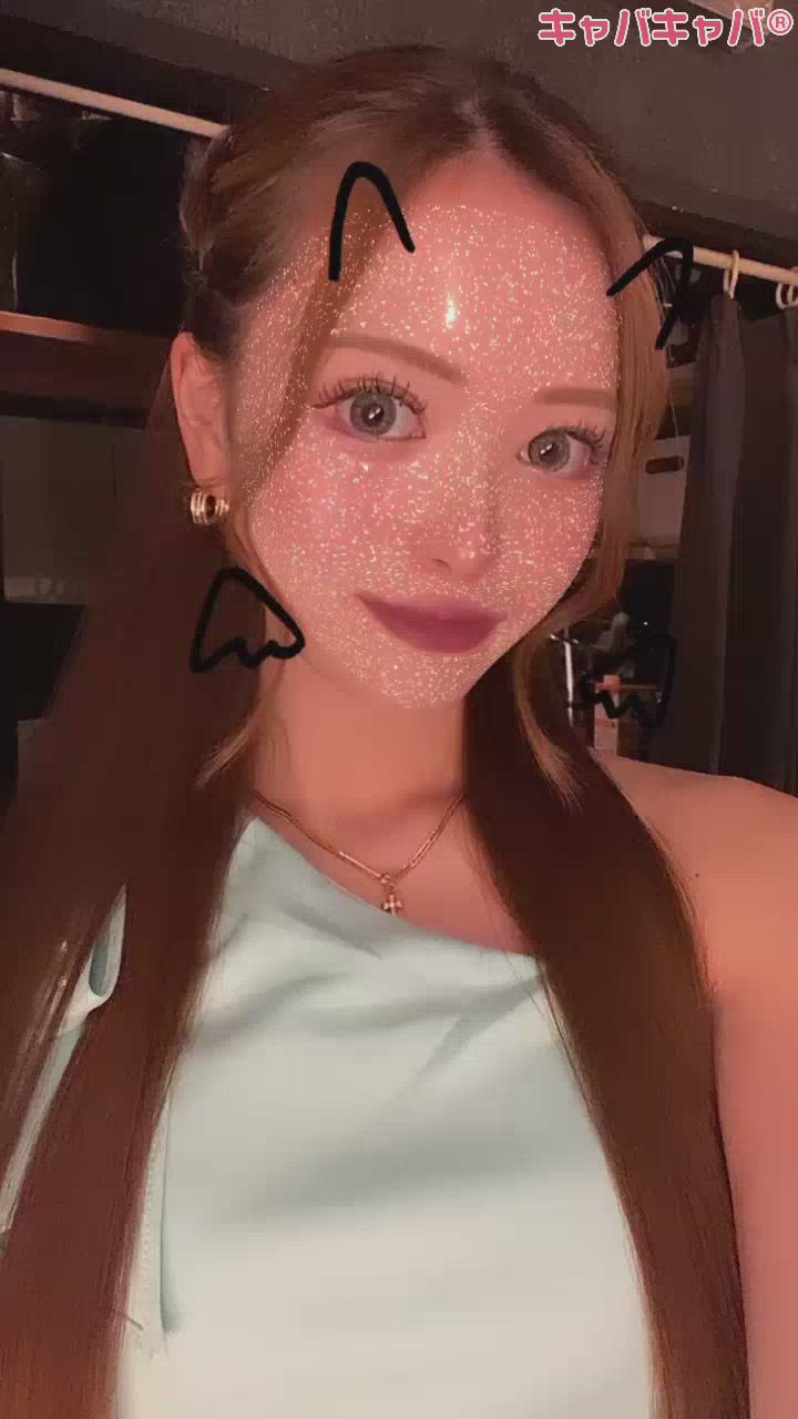 🧏🏼‍♀️🩷