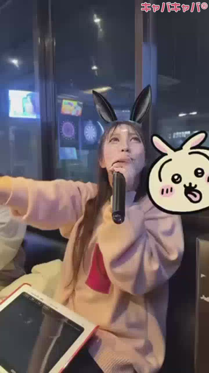 前歯がマイクにカーーン