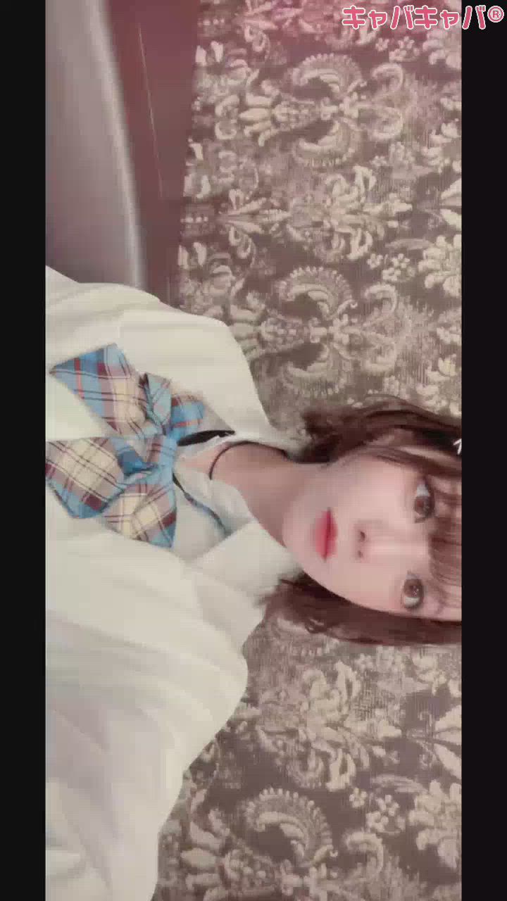 左側赤くない？