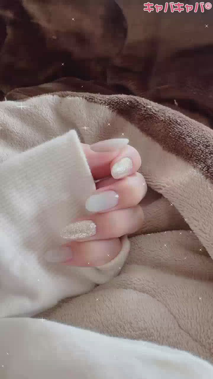 ネイル何色になると思う？