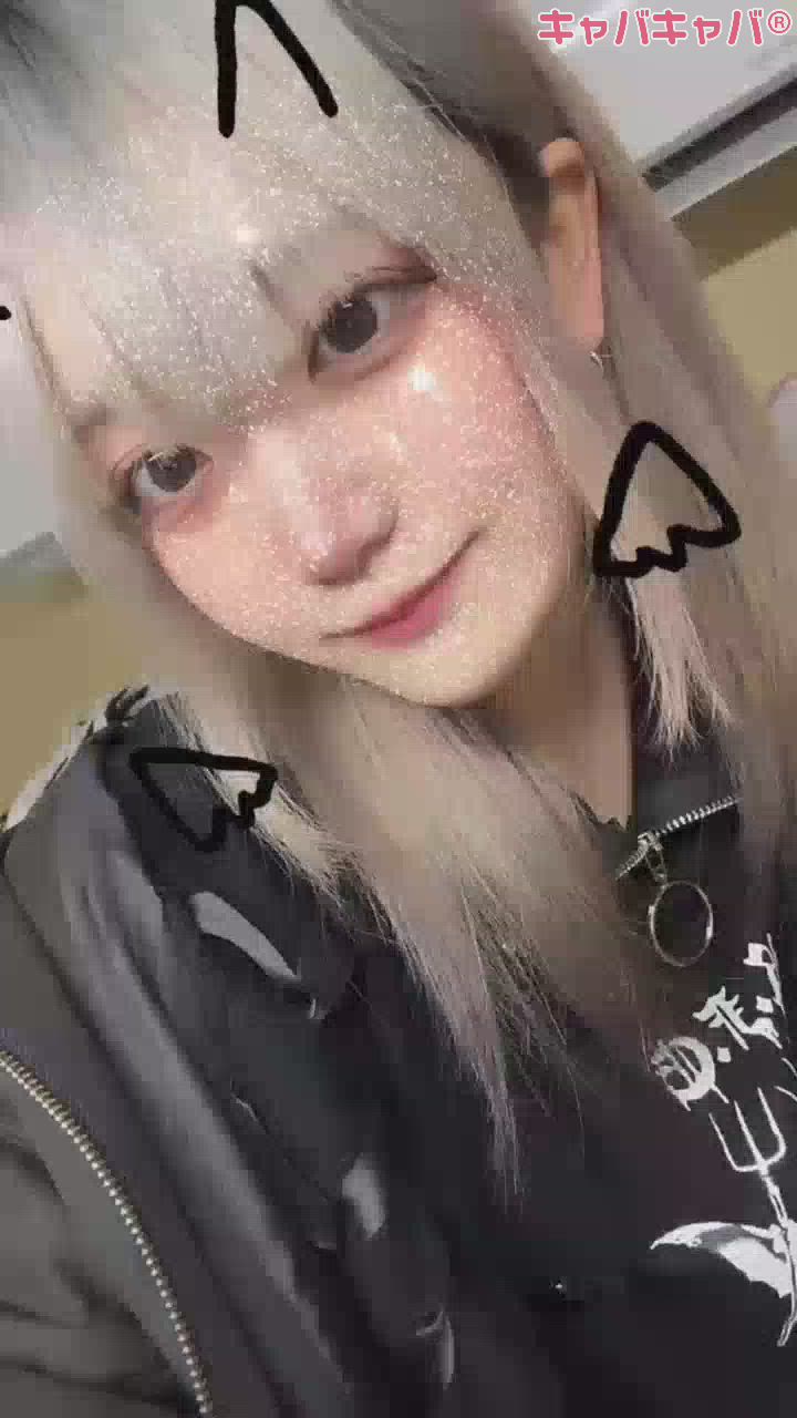 片耳ピアス付け忘れた😿