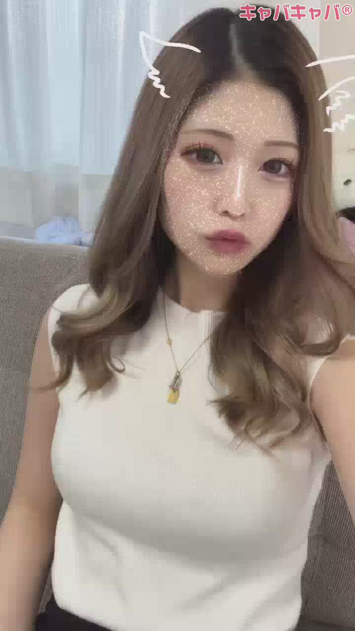 白ニットは盛れる😳