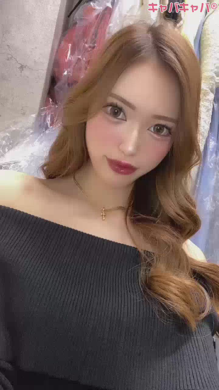 🧏🏽‍♀️🩷